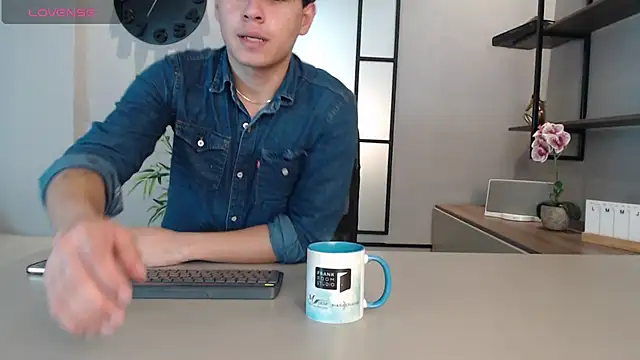 Snapshot of Gabriell_ramirez chatting on March 1, 4:47 am Gabriell ramirez online show from March 1, 4:47 am