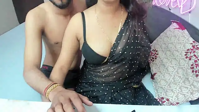 Snapshot of Queen_Couple chatting on October 29, 6:34 am Queen Couple online show from October 29, 6:34 am