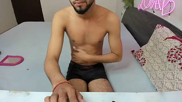 Snapshot of Queen_Couple chatting on November 6, 5:22 am Queen Couple online show from November 6, 5:22 am