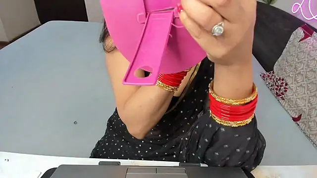 Queen Couple online show from February 18, 5:49 am