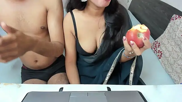 Snapshot of Queen_Couple chatting on November 30, 5:08 am Queen Couple online show from November 30, 5:08 am