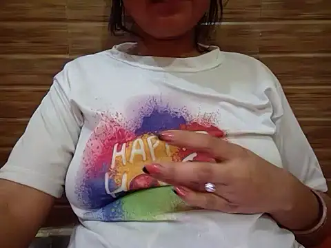 Snapshot of Queen_Couple chatting on March 9, 6:43 pm Queen Couple online show from March 9, 6:43 pm