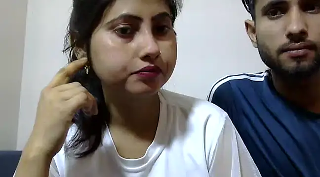 Snapshot of Queen_Couple chatting on March 4, 4:17 am Queen Couple online show from March 4, 4:17 am