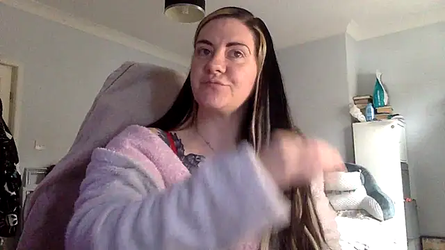 Snapshot of AureliaXOX chatting on February 9, 11:04 am AureliaXOX online show from February 9, 11:04 am