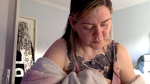 Snapshot of AureliaXOX chatting on February 22, 3:47 pm AureliaXOX online show from February 22, 3:47 pm