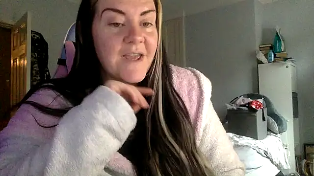 Snapshot of AureliaXOX chatting on February 9, 2:07 pm AureliaXOX online show from February 9, 2:07 pm