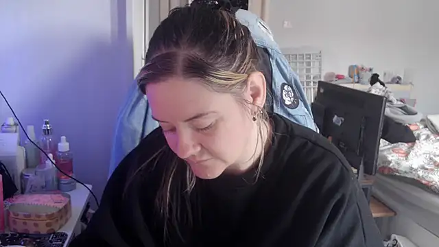 Snapshot of AureliaXOX chatting on October 14, 9:10 am AureliaXOX online show from October 14, 9:10 am