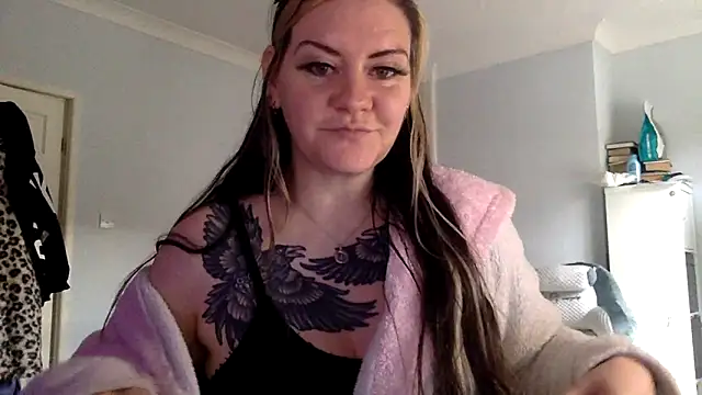 Snapshot of AureliaXOX chatting on February 16, 2:21 pm AureliaXOX online show from February 16, 2:21 pm