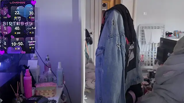 Snapshot of AureliaXOX chatting on October 22, 10:36 am AureliaXOX online show from October 22, 10:36 am