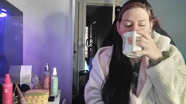 AureliaXOX online show from November 17, 9:02 am