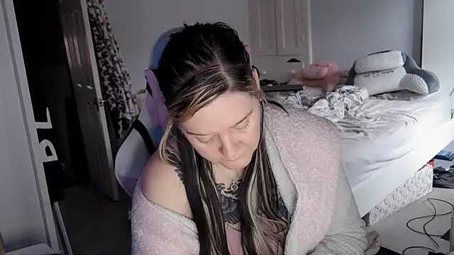 Snapshot of AureliaXOX chatting on February 23, 3:08 pm AureliaXOX online show from February 23, 3:08 pm