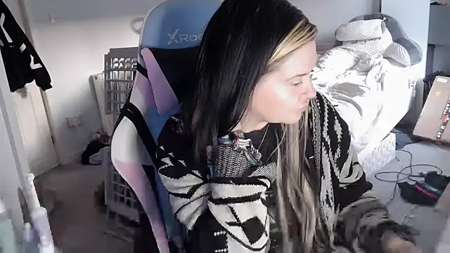 Snapshot of AureliaXOX chatting on March 8, 5:11 pm AureliaXOX online show from March 8, 5:11 pm