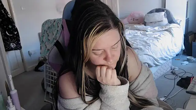 Snapshot of AureliaXOX chatting on March 9, 10:08 am AureliaXOX online show from March 9, 10:08 am