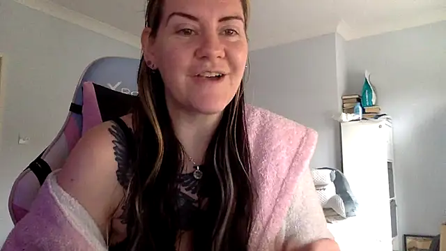 Snapshot of AureliaXOX chatting on February 16, 11:05 am AureliaXOX online show from February 16, 11:05 am