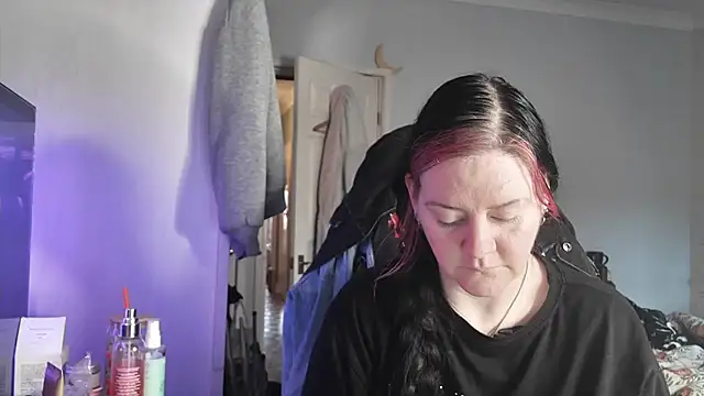 AureliaXOX online show from November 12, 8:40 am