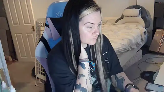 Snapshot of AureliaXOX chatting on March 7, 10:46 am AureliaXOX online show from March 7, 10:46 am