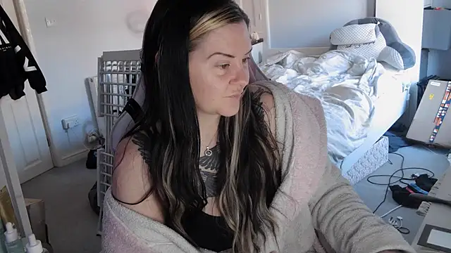 Snapshot of AureliaXOX chatting on March 8, 9:39 am AureliaXOX online show from March 8, 9:39 am