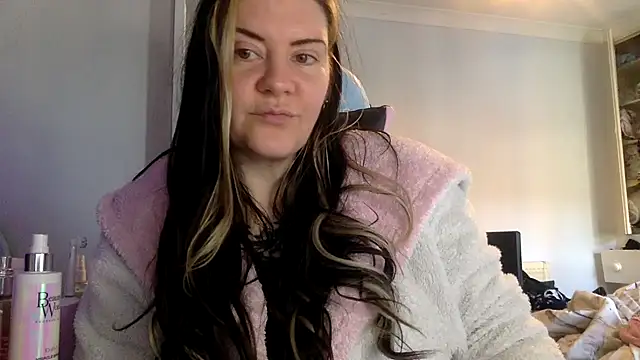 Snapshot of AureliaXOX chatting on February 5, 10:30 am AureliaXOX online show from February 5, 10:30 am