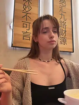 Maria Moonlight online show from March 3, 3:30 pm