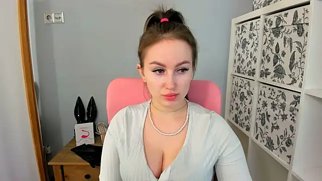 DonnaCam online show from April 13, 8:46 pm