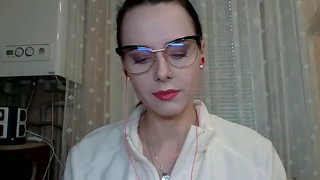 Snapshot of LuminousLady chatting on October 5, 1:24 pm LuminousLady online show from October 5, 1:24 pm