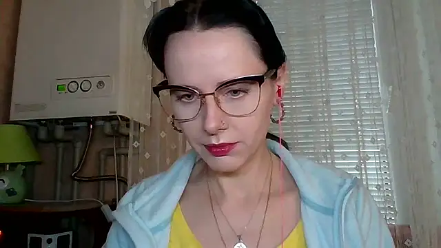 Snapshot of LuminousLady chatting on October 9, 7:31 am LuminousLady online show from October 9, 7:31 am