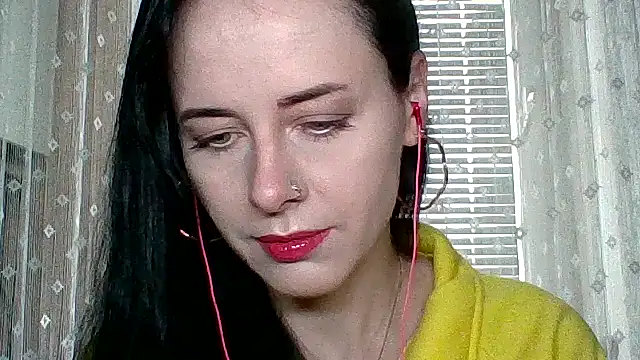 Snapshot of LuminousLady chatting on October 24, 7:29 am LuminousLady online show from October 24, 7:29 am