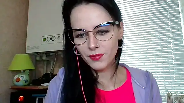 Snapshot of LuminousLady chatting on November 10, 10:53 am LuminousLady online show from November 10, 10:53 am