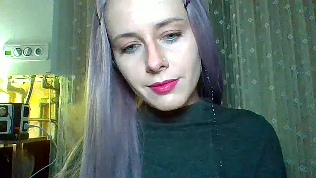 Snapshot of LuminousLady chatting on March 10, 6:23 pm LuminousLady online show from March 10, 6:23 pm