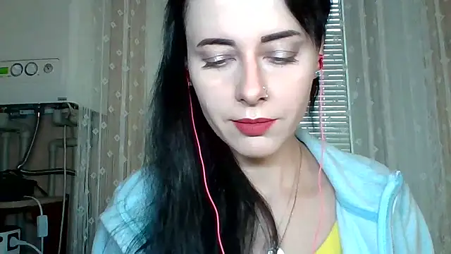 Snapshot of LuminousLady chatting on October 20, 6:26 am LuminousLady online show from October 20, 6:26 am