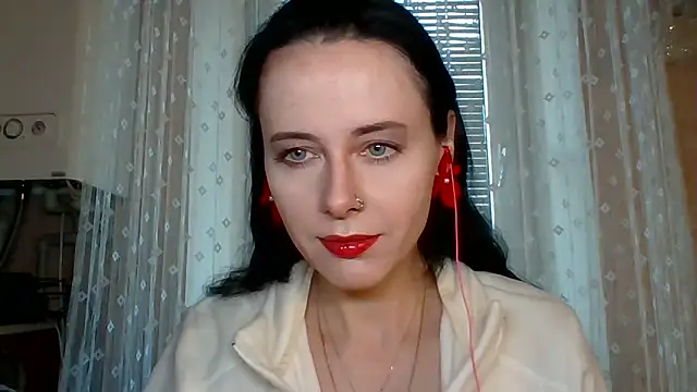 Snapshot of LuminousLady chatting on November 3, 7:13 am LuminousLady online show from November 3, 7:13 am