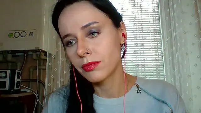 Snapshot of LuminousLady chatting on October 3, 1:23 pm LuminousLady online show from October 3, 1:23 pm