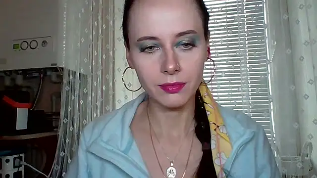 Snapshot of LuminousLady chatting on November 6, 10:52 am LuminousLady online show from November 6, 10:52 am