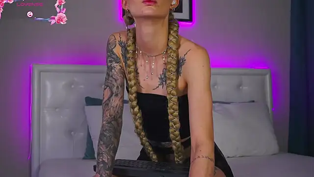 LeaCox  online show from November 9, 8:29 am