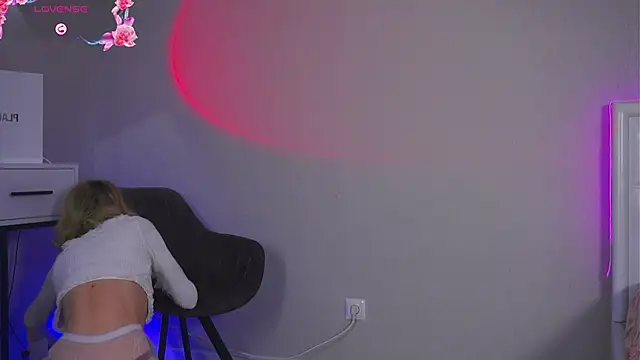 LeaCox  online show from March 19, 10:04 am