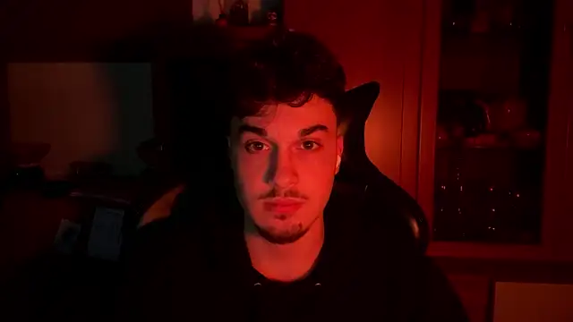 Snapshot of NaplesGuy04 chatting on February 23, 11:04 pm NaplesGuy04 online show from February 23, 11:04 pm