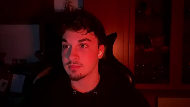 Snapshot of NaplesGuy04 chatting on February 18, 10:58 pm NaplesGuy04 online show from February 18, 10:58 pm