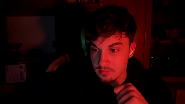 Snapshot of NaplesGuy04 chatting on February 13, 10:22 pm NaplesGuy04 online show from February 13, 10:22 pm