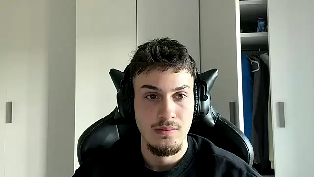 NaplesGuy04 online show from May 1, 3:39 pm