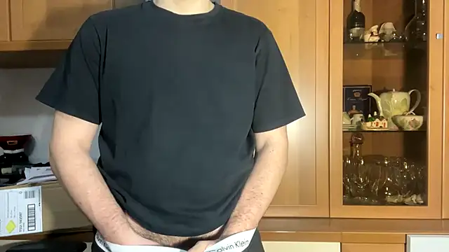 Snapshot of NaplesGuy04 chatting on February 12, 5:37 pm NaplesGuy04 online show from February 12, 5:37 pm