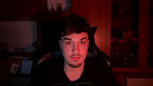 Snapshot of NaplesGuy04 chatting on February 27, 11:15 pm NaplesGuy04 online show from February 27, 11:15 pm