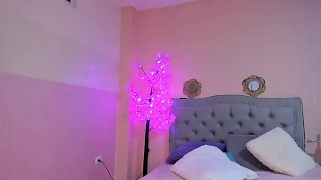 littletammy4u  online show from January 14, 10:30 am