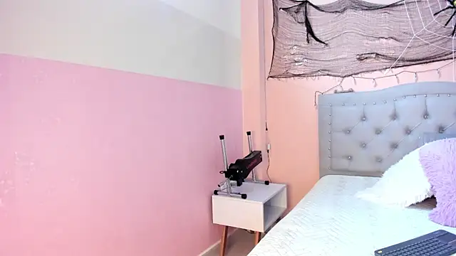 littletammy4u  online show from November 2, 2:11 pm