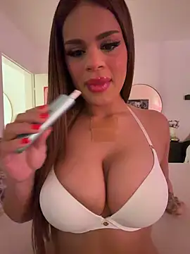 Snapshot of mrsbellanova chatting on June 18, 9:42 pm mrsbellanova online show from June 18, 9:42 pm