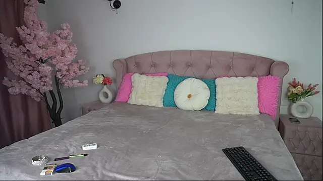 emma goodess  online show from October 8, 10:54 pm