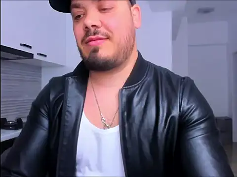 ZackMasterss online show from April 28, 9:30 pm