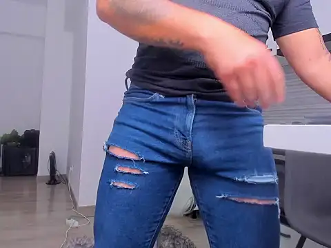 ZackMasterss online show from April 8, 8:10 pm