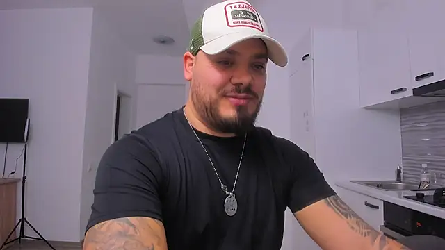 Snapshot of ZackMasterss chatting on December 17, 10:48 pm ZackMasterss online show from December 17, 10:48 pm