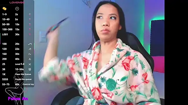 SallyWhitee online show from November 20, 4:35 am