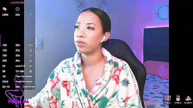 SallyWhitee online show from September 17, 3:52 am